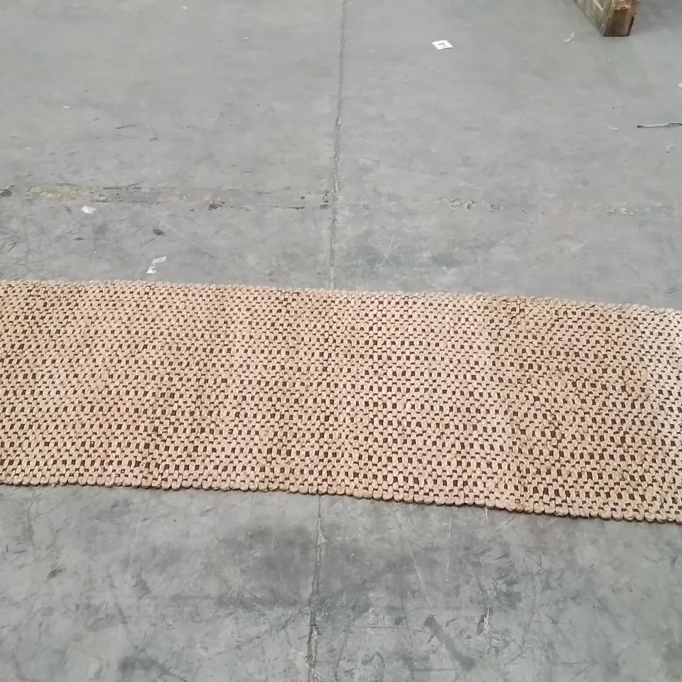 QUALITY DESIGNER AREA RUG - APPROXIMATELY 300CM X 80CM - NATURAL 