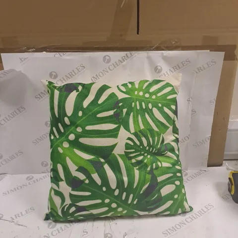 BOX OF ASSORTED ITEMS TO INCLUDE PILLOWS, CURTAINS, PILLOW CASES ETC