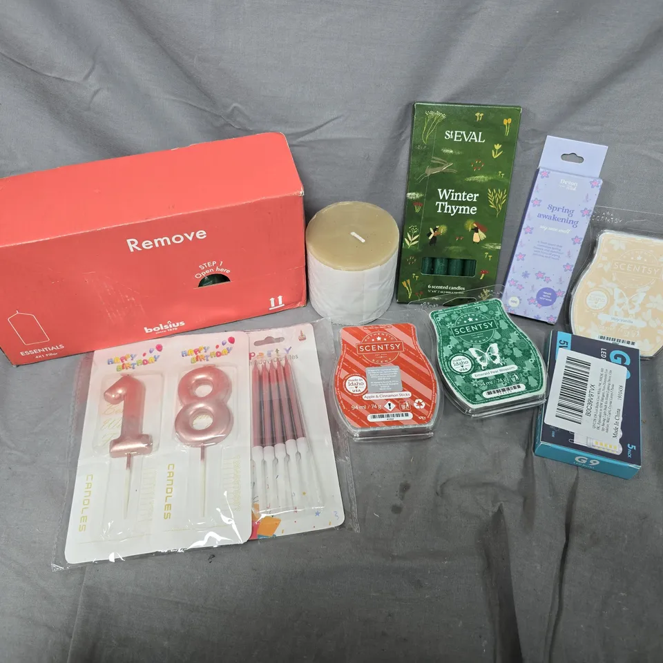 APPROXIMATELY 15 ASSORTED HOUSEHOLD ITEMS TO INCLUDE SCENTED CANDLES, WAX MELTS, BIRTHDAY CANDLES, ETC