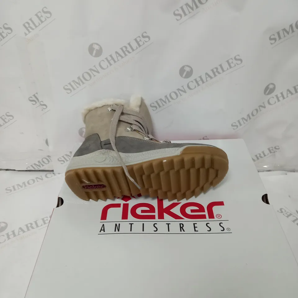 BOXED PAIR OF RIEKER ANTISTRESS WARM HIKING BOOTS SIZE 4 CREAM 