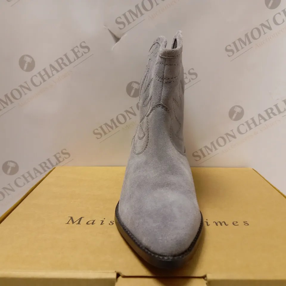 BOXED MAISON DE NIMES SUEDE WESTERN BOOTS, GREY - SIZE 6