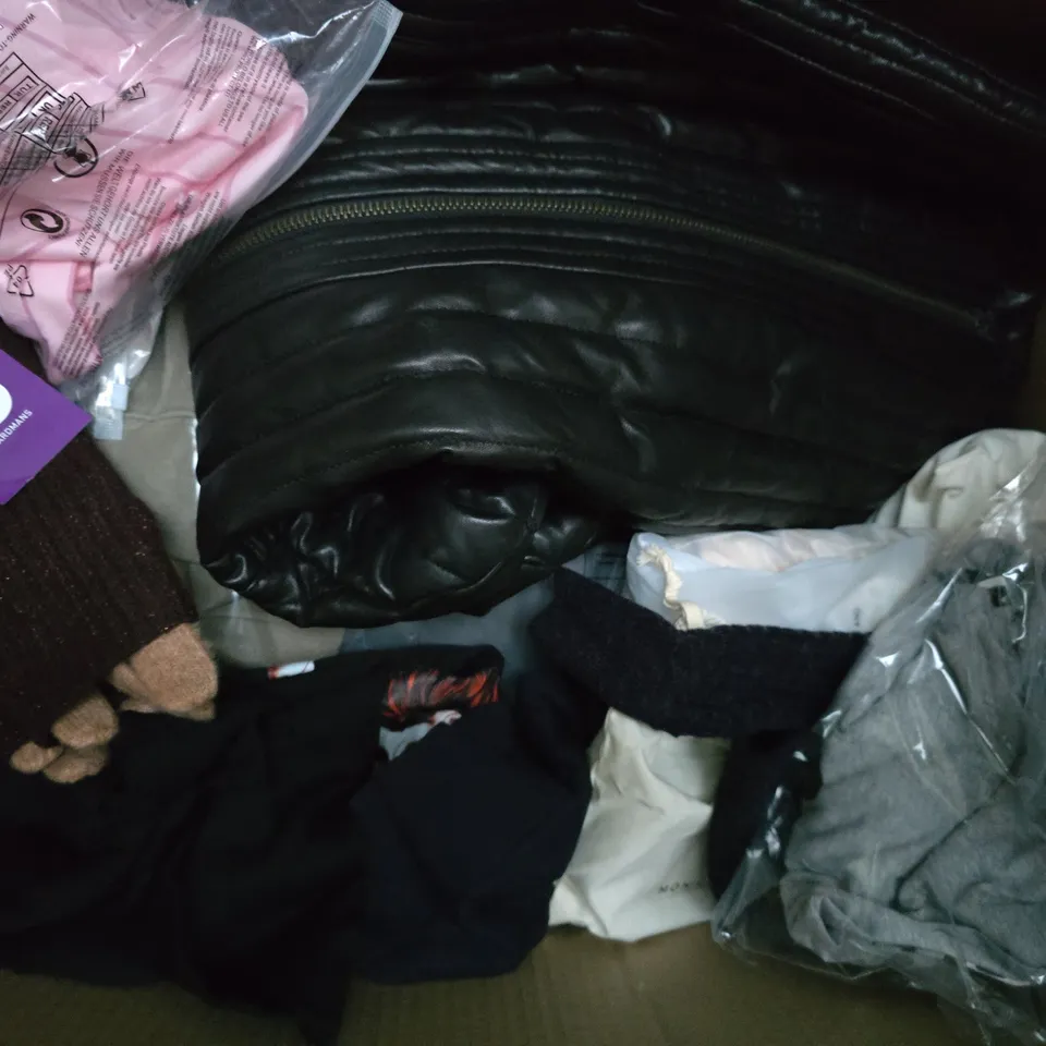 APPROXIMATELY 20 ASSORTED CLOTHING AND FASHION PRODUCTS IN VARIOUS STYLES AND SIZES - COLLECTION ONLY