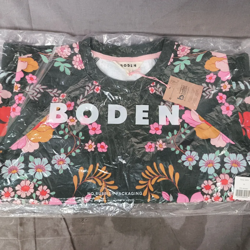 BAGGED BODEN TOP IN DARK GREEN WITH FLORAL DESIGN SIZE MEDIUM