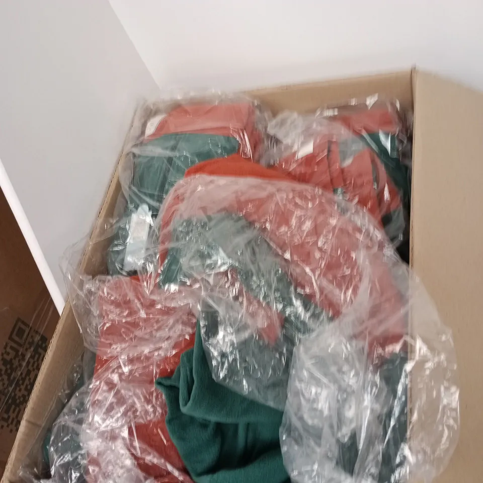 BOX OF APPROXIMATELY 15 CAT AND JACK GREEN ANFD BROWN FLEECES IN ASSORTED SIZES
