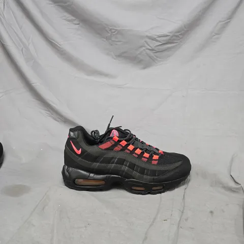 NIKE AIR MAX 95 BLACK WITH PINK ACCENTS – MEN'S SNEAKERS SIZE 9
