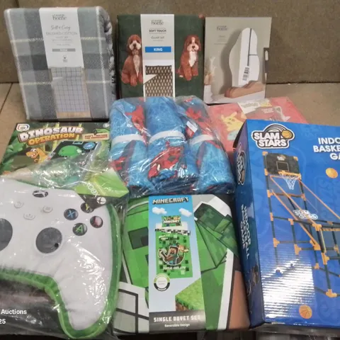 BOX CONTAINING VARIOUS ASSORTED ITEMS TO INCLUDE: DUVET SETS, DINO OPERATION, XBOX CUSHION, INDOOR BASKET BALL GAME ETC.