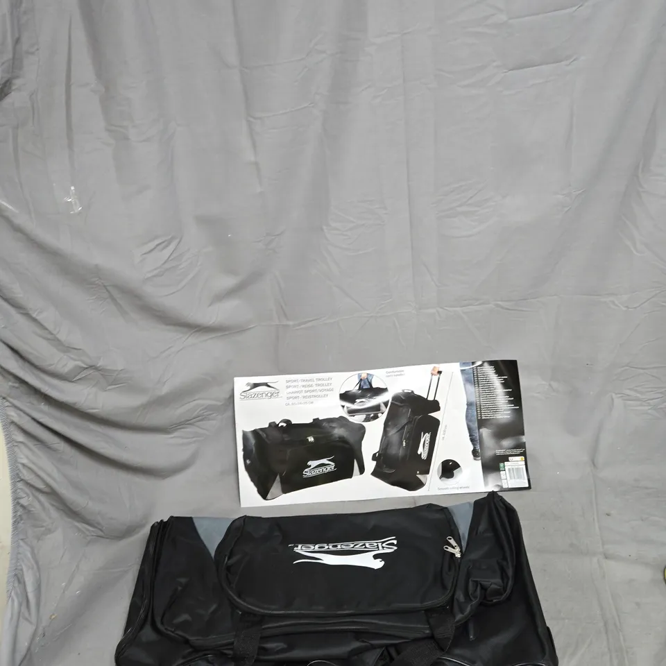 SLAZENGER WHEELED SPORTS BAG WITH TELESCOPIC HANDLE – BLACK