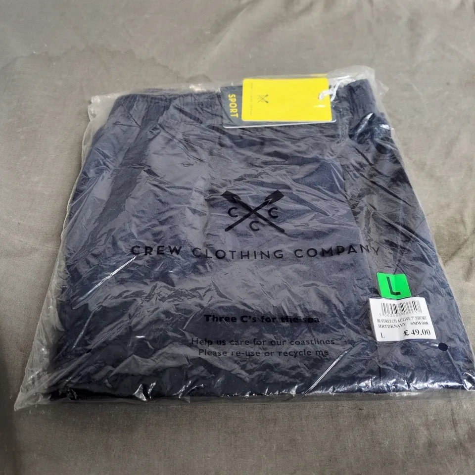 CREW CLOTHING COMPANY NAVY STRETCH SHORTS– UK SIZE L