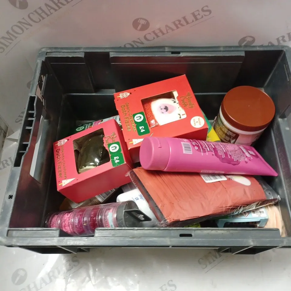 APPROXIMATELY 20 ASSORTED COSMETICS ITEMS TO INCLUDE ADVANCE 7 MASSAGE GEL (120ml), SANCTUARY SPA BODY WASH (250ml), LYNX DARK TEMPTATION BODYWASH (225ML), ETC