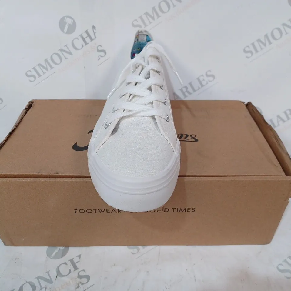 BOXED PAIR OF JOE BROWNS CANVAS TRAINERS IN WHITE SIZE 5