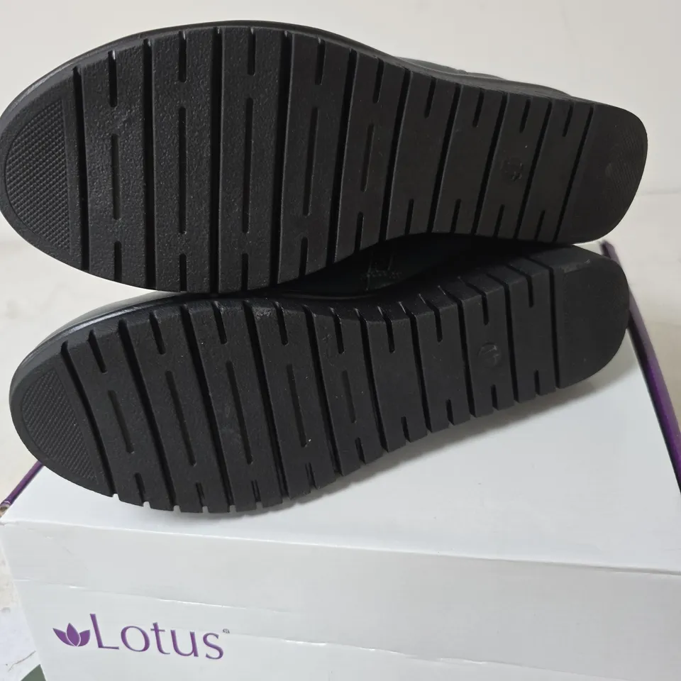 BOXED LOTUS DRESDEN LEATHER BOOTS, GREEN - SIZE EUR 41