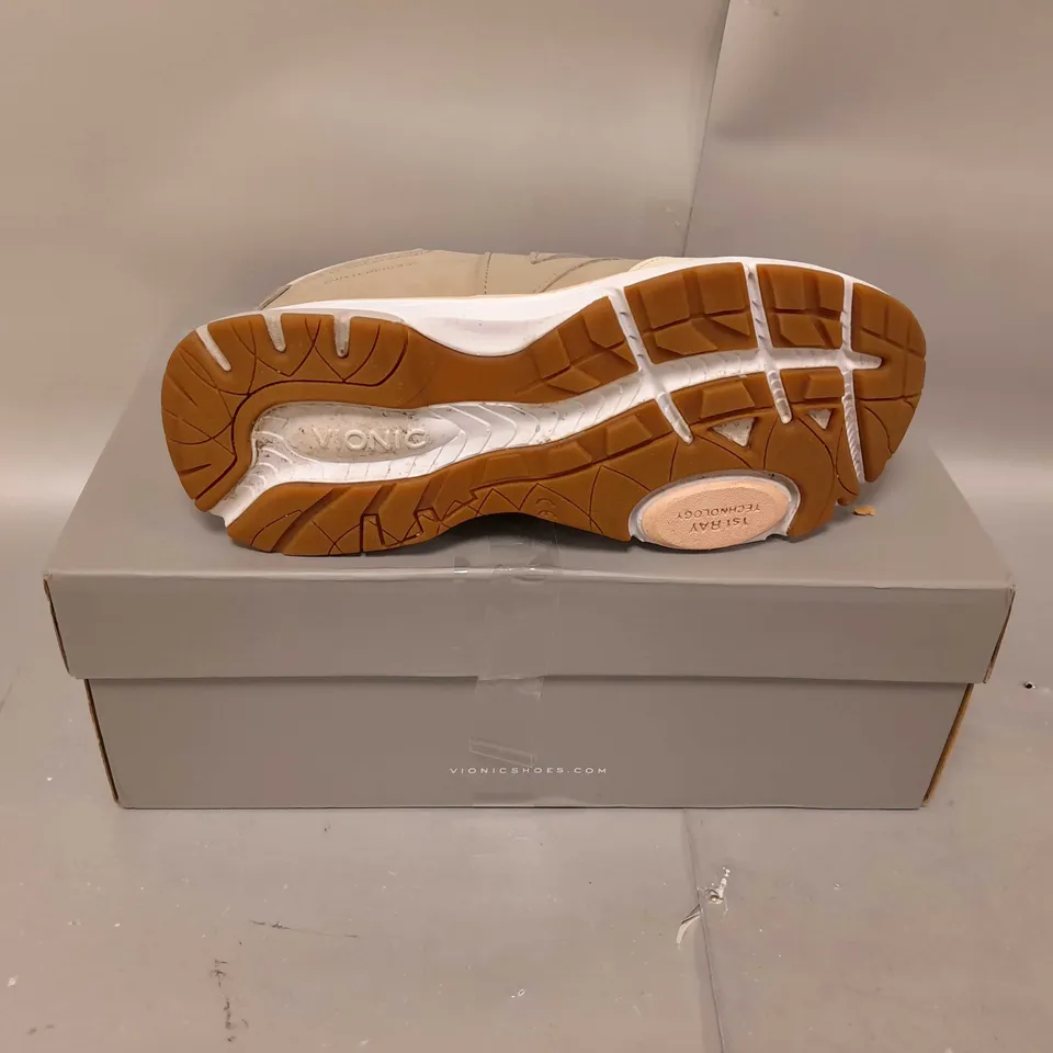 BOXED VIONIC ZANNY TRAINERS SIZE 4