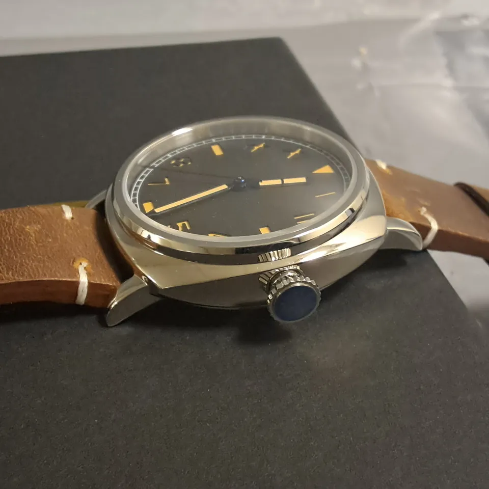 TANDORIO STAINLESS STEEL A7TOMATIC MOVEMENT WATCH WITH LEATHER STRAP