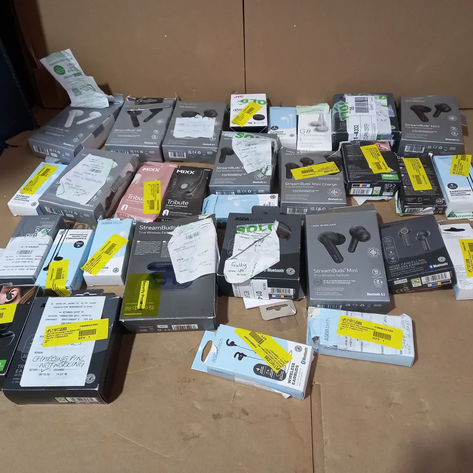 LOT OF APPROX. 30 ASSORTED EARPHONES TO INCLUDE JVC, MIXX, ASDATECH ETC