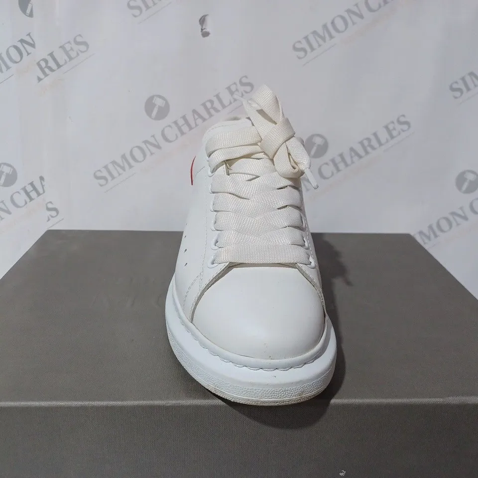 ALEXANDER MCQUEEN MENS RUNAWAY TRAINERS IN WHITE - SIZE EUR 39