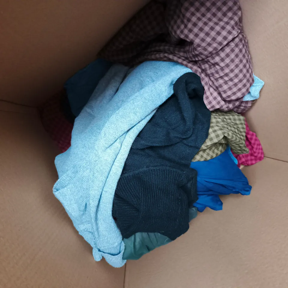 APPROXIMATELY 15 ASSORTED CLOTHING ITEMS IN VARIOUS SIZES, STYLES & COLOURS TO INCLUDE BRANDS SUCH AS FINERY, BEN DE LISI, ETC - COLLECTION ONLY