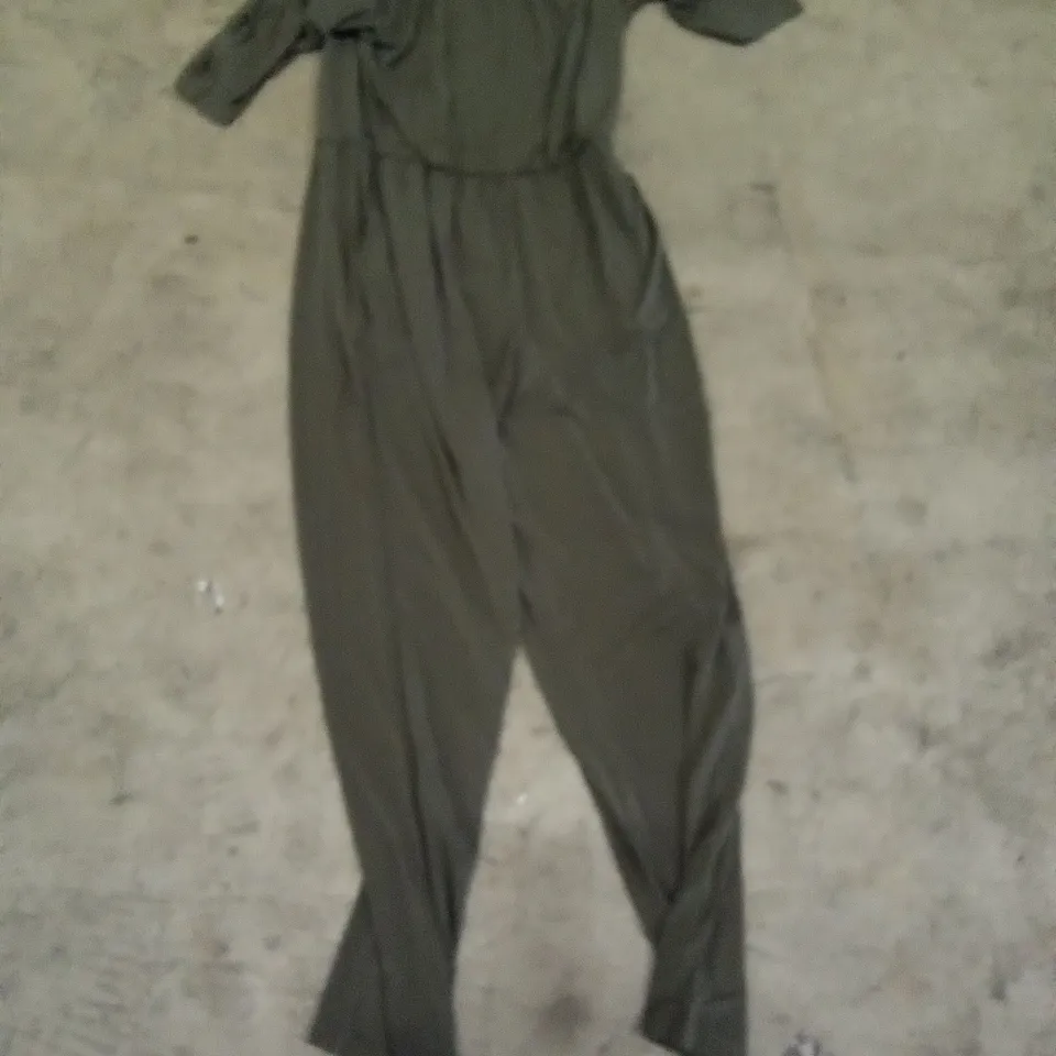 APPROXIMATELY 24 BRAND NEW KIM AND CO KHAKI BODY SUITS LARGE