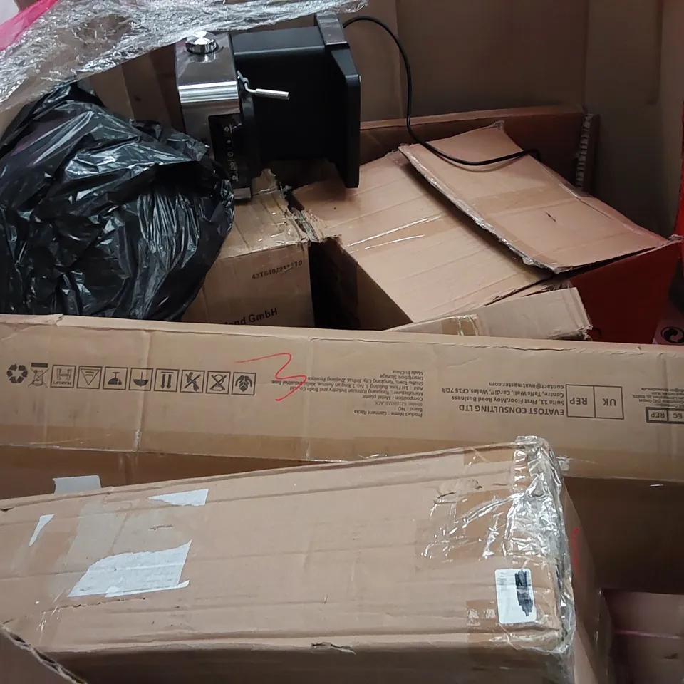PALLET OF ASSORTED ITEMS INCLUDING: ELECTRIC MIXER, FOLDING TABLE, CLOTHES RACK, FABRIC WARDROBE, MAKEUP MIRROR 