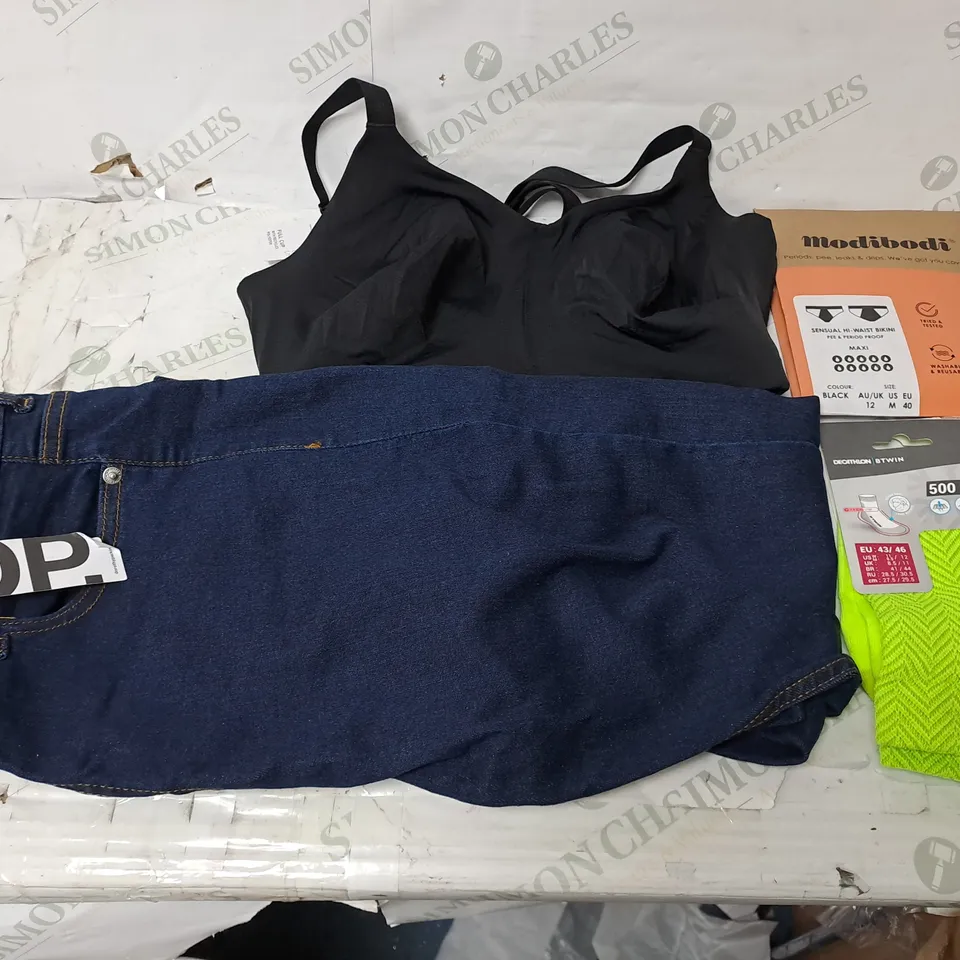 BOX OF APPROXIMATELY 25 ASSORTED CLOTHING ITEMS TO INCUDE - BRA - JEANS  , TOPS , SOCKS - ETC