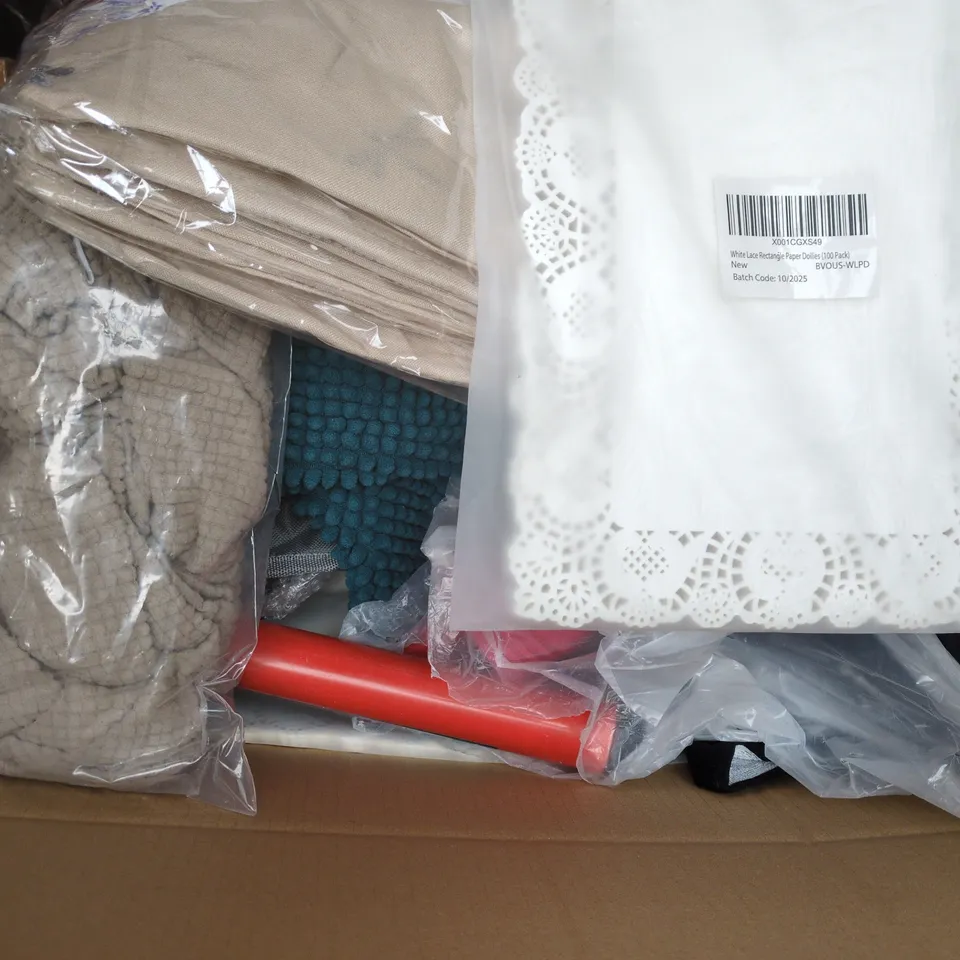 BOX OF APPROXIMATELY 20 ASSORTED HOUSEHOLD ITEMS TO INCLUDE FOOT TOWEL, WASHING MACHINE ANTI-VIBRATION PADS, ETC - COLLECTION ONLY