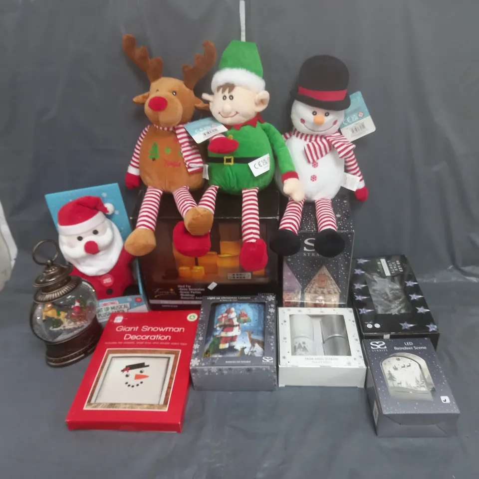 BOX OF APPROXIMATELY 20 ASSORTED CHRISTMAS ITEMS TO INCLUDE TEDDIES, LIGHTS AND CANDLES