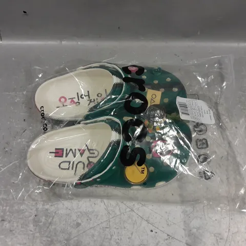 BAGGED PAIR OF CROCS SQUID GAME CLOG UK M5/W6