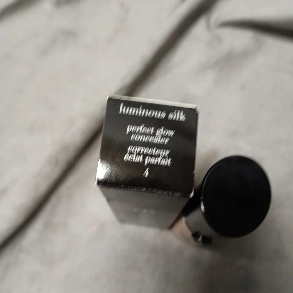 BOXED GIORGIO ARMANI LUMINOUS SILK PERFECT GLOW CONCEALER – 12 ML