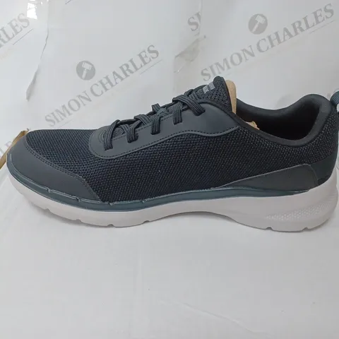sketchers black running shoes size 11