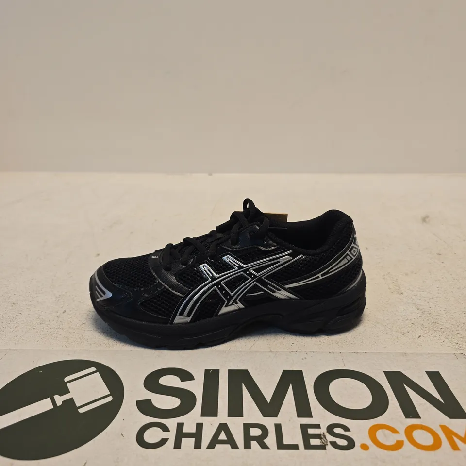 ASICS BLACK RUNNING SHOES – UK 3.5 WITH TAG