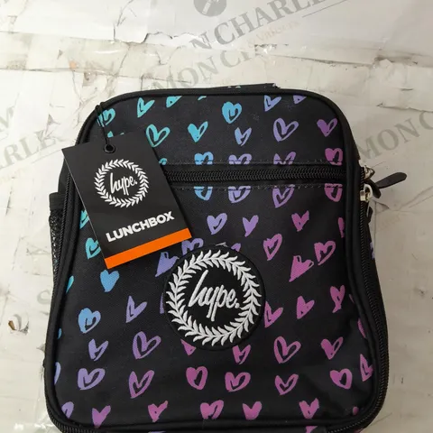 KIDS HYPE MATERIAL LUNCHBOX WITH HEART PATTERN DESIGN