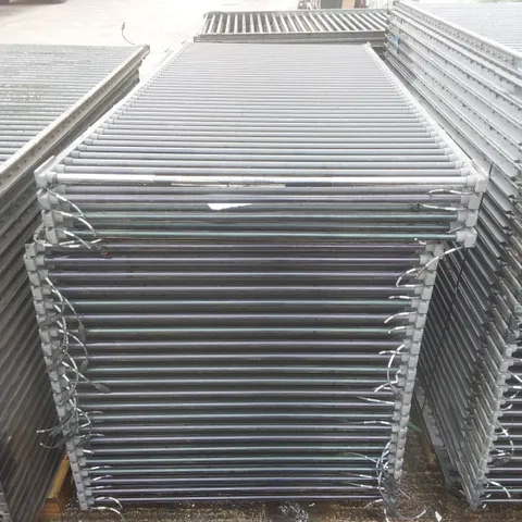 PALLET CONTAINING A VERY LARGE QUANTITY OF SOLAR PANELS