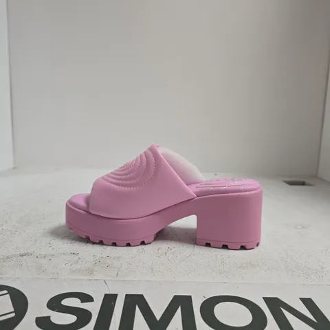 POLLY POCKET PINK PLATFORM SANDAL KOI – MATTEL 2026 SIZE 6