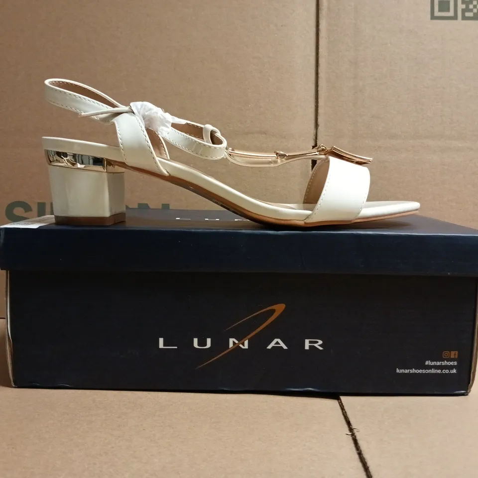 BOXED PAIR OF LUNAR BLAZE OPEN TOE SANDALS IN WHITE SIZE EU 39