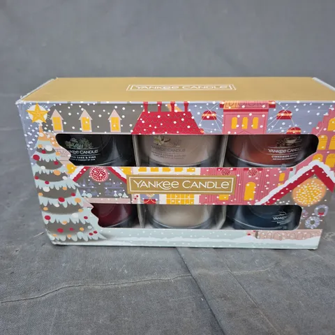YANKEE CANDLE CHRISTMAS THEMED SCENTED CANDLE SET 