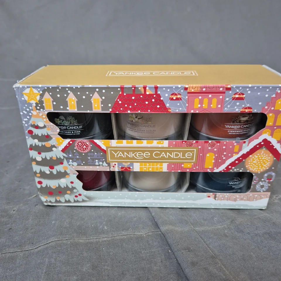 YANKEE CANDLE CHRISTMAS THEMED SCENTED CANDLE SET 