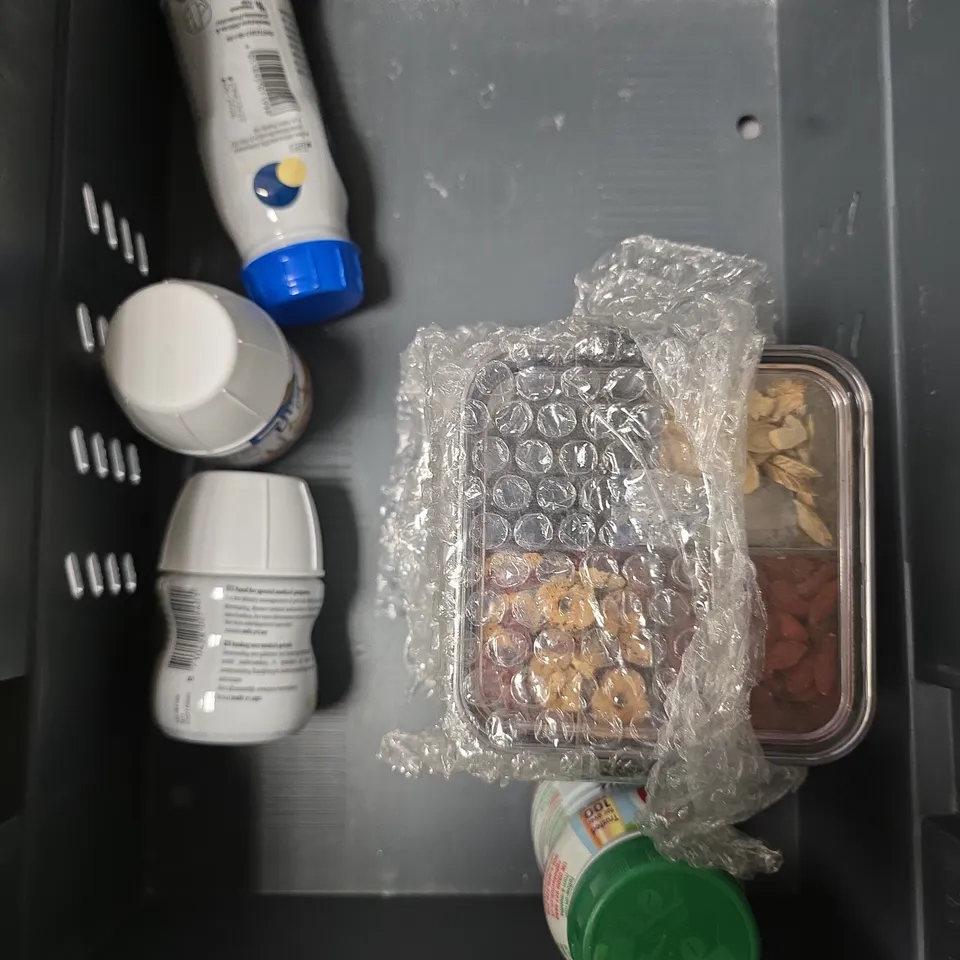 APPROXIMATELY 10 ASSORTED FOOD/DRINK PRODUCTS TO INCLUDE GRIND COFFEE, AIR-UP CAPSULE, CANDY KITTENS ETC 