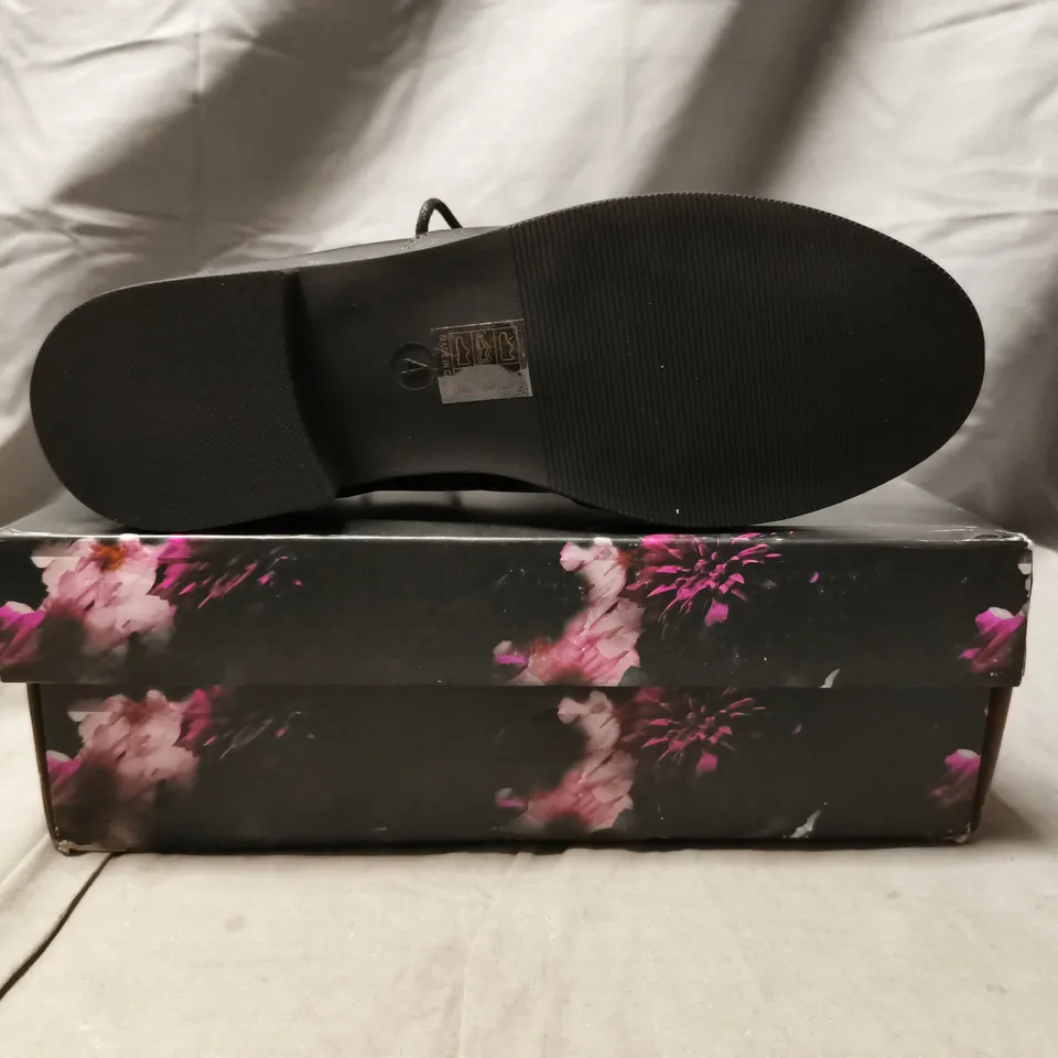 BOXED PAIR OF MISO BOBBI BROGUE SHOES IN BLACK SIZE UK 4