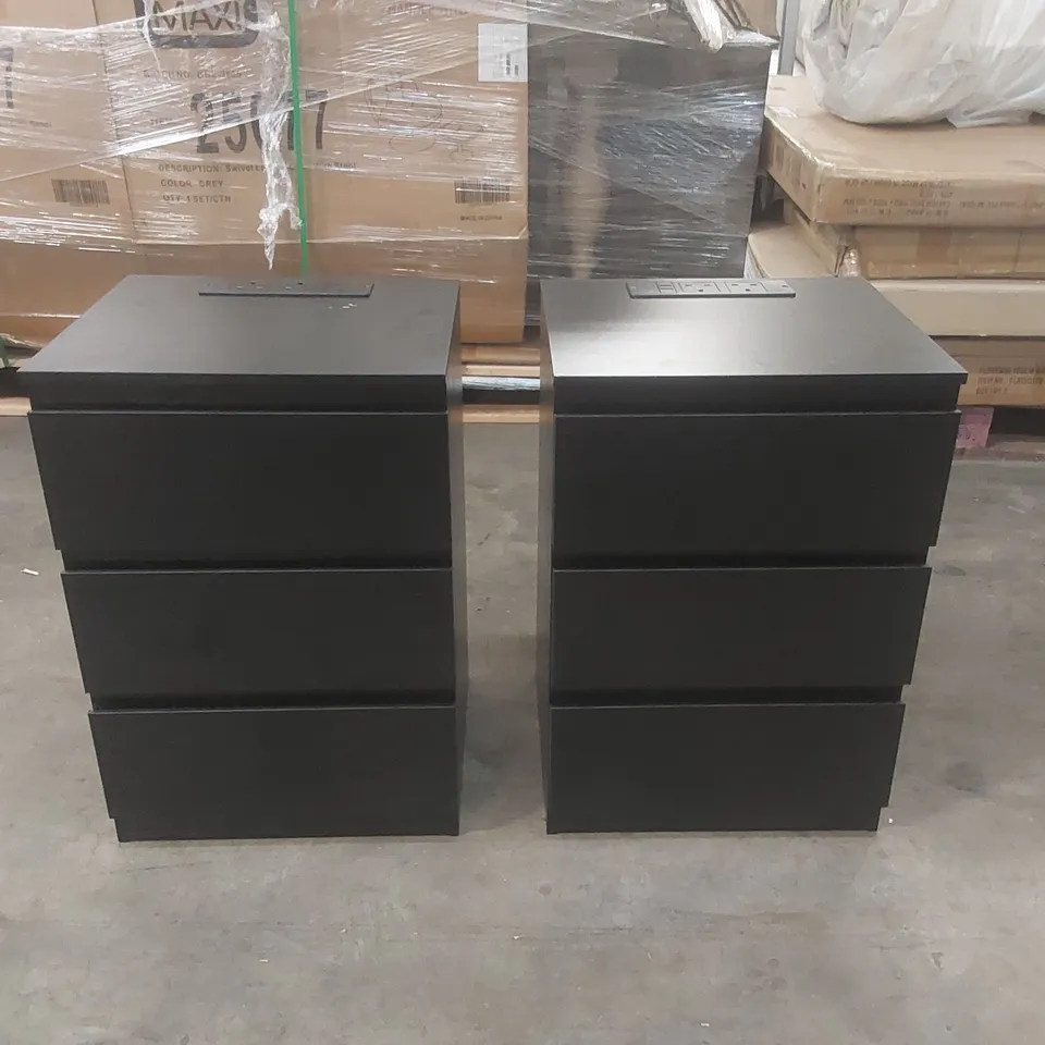 BEDSIDE TABLE WITH CHARGING STATION, SET OF 2, SIDE END TABLES WITH 3 DRAWERS, 2 AC DRAWER FRONTS, FOR LIVING ROOM, OUTLETS, 2 USB PORTS, BEVELLED BEDROOM, STUDY, MODERN COLOUR: BLACK