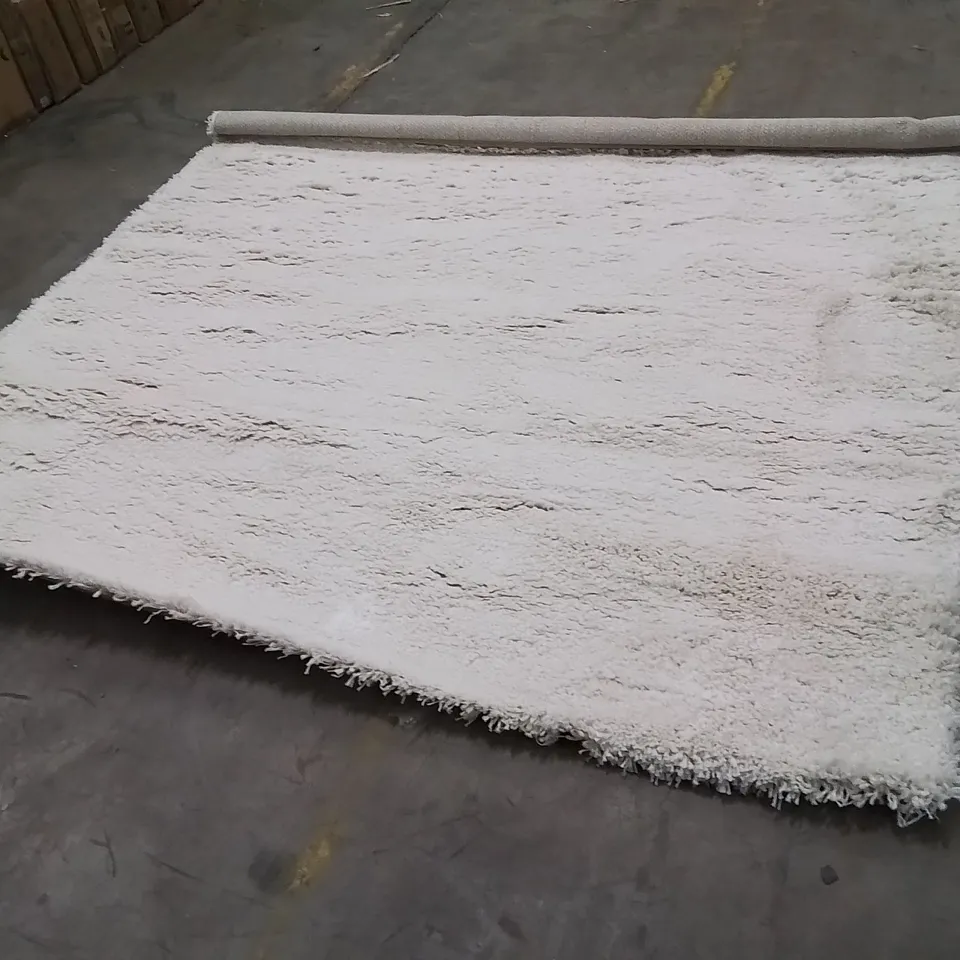 QUALITY DESIGNER AREA RUG APPROXIMATELY 210X210CM