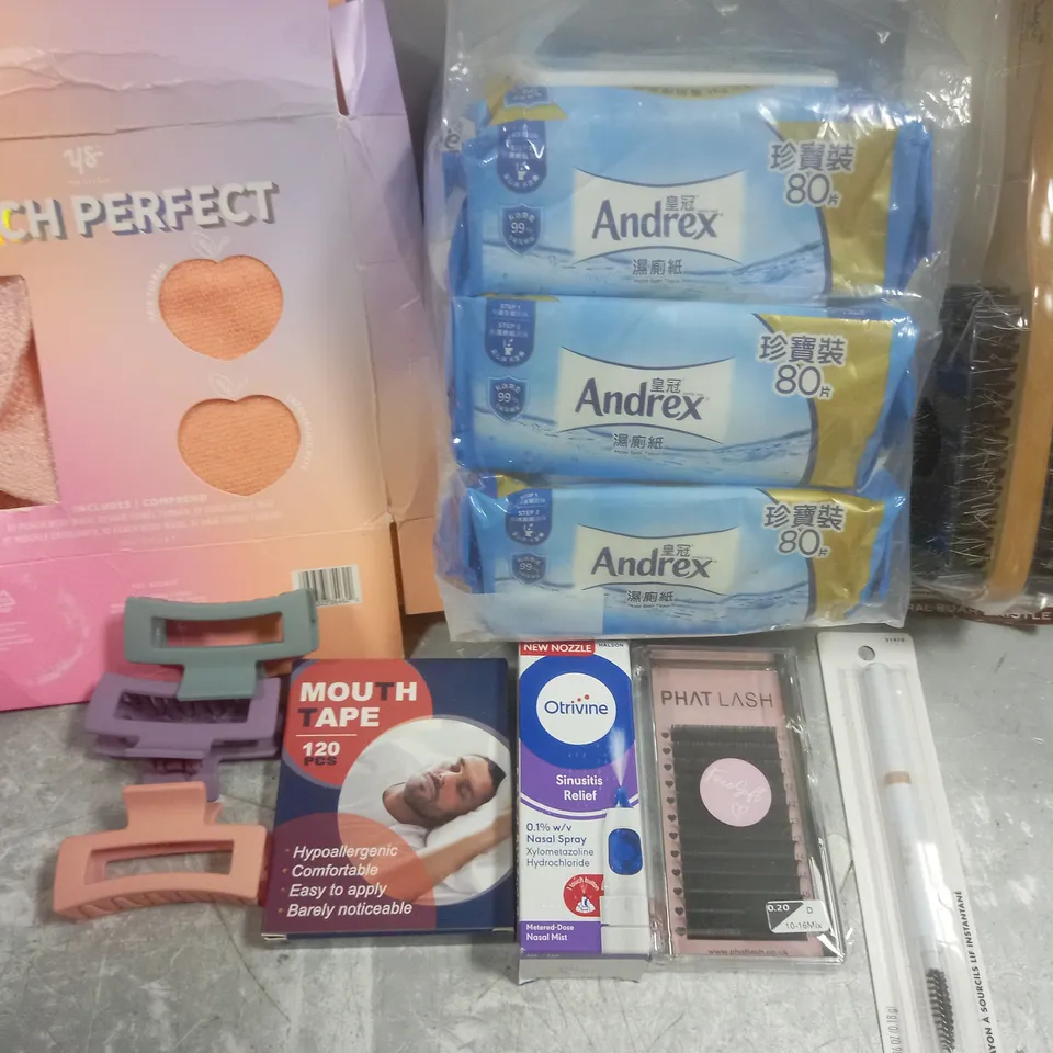 APPROX 15 ASSORTED BEAUTY PRODUCTS TO INCLUDE ANDREX WIPES, HARD/SOFT WAVE BRUSH, PHAT LASH INDIVIDUAL LASHES, ETC 