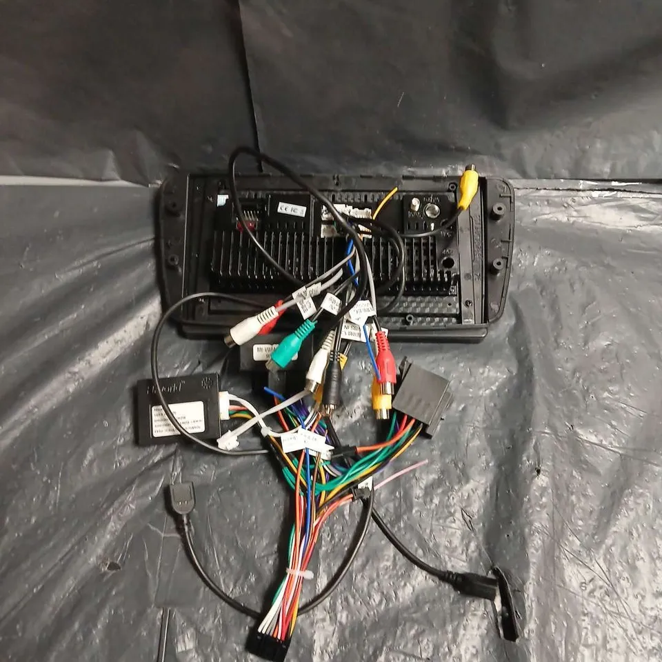 IN-DASH CAR MULTIMEDIA HEAD UNIT WITH TOUCHSCREEN DISPLAY AND WIRING HARNESS