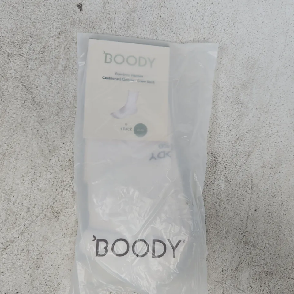 BAGGED BOODY CUSHIONED QUARTER CREW SOCKS IN WHITE SIZE 45-50