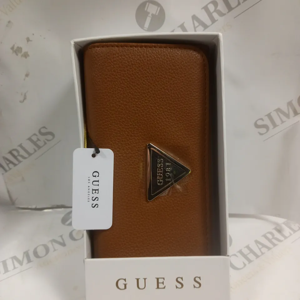 BOXED GUESS WOMEN'S LYNDI SLG SLIM CLUTCH WALLET IN COGNAC