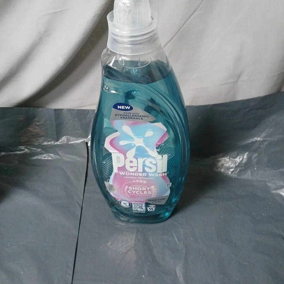 APPROXIMATELY 11 ASSORTED HOUSEHOLD LIQUIDS INCLUDING HOB BRITE , FLASH SPRAY AND PERSIL LAUNDRY DETERGENT 