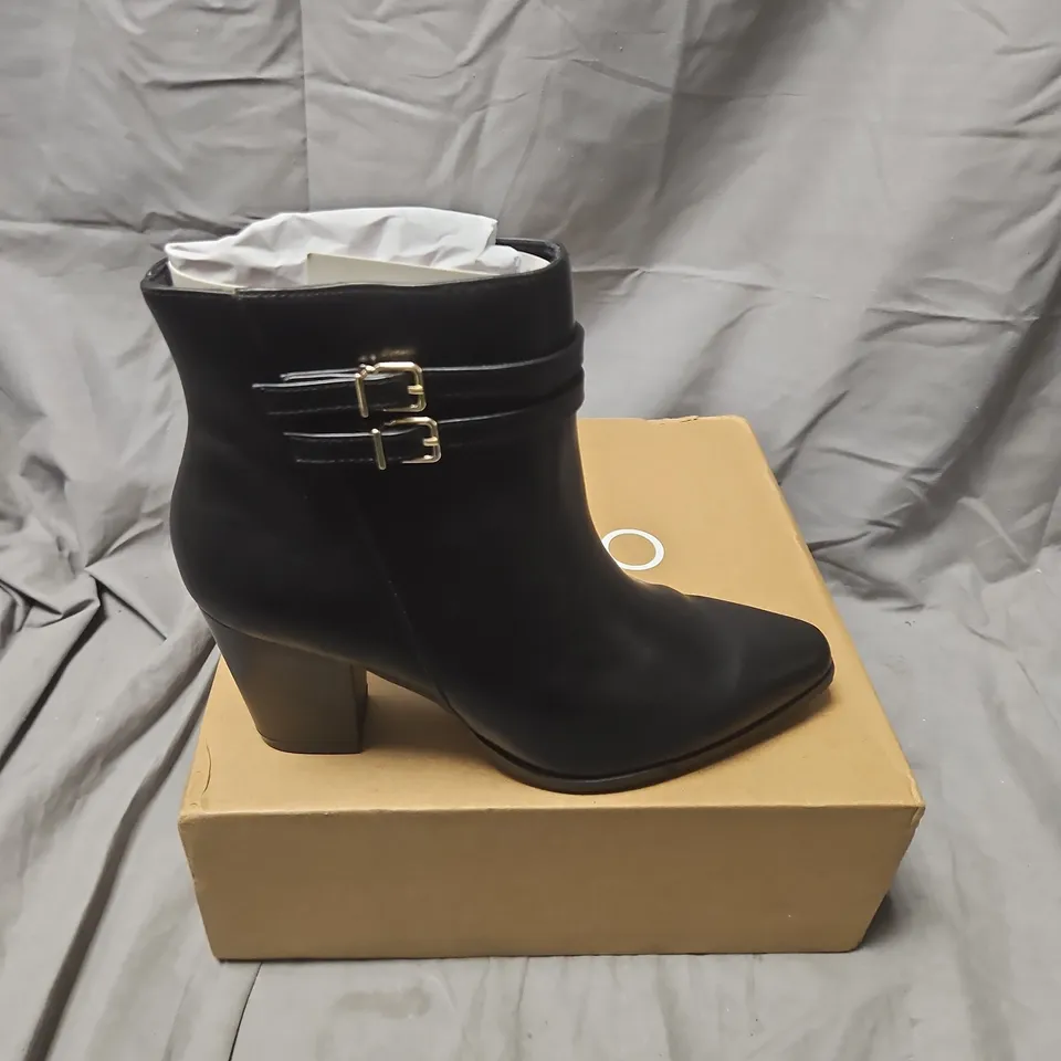 BOXED NOVO UK JOY BUCKLE DETAIL WESTERN HEELED BOOT – BLACK, UK 6