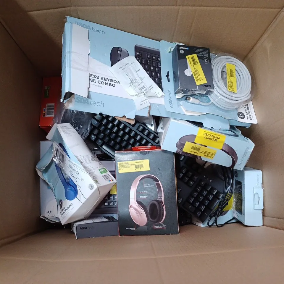 BOX OF APPROX 20 ASSORTED ITEMS TO INCLUDE -PORTABLE AM/FM RADIO - BLACKWEB GAMING HEADSET - BLACKWEB 3.6M HDMI CABLE ECT