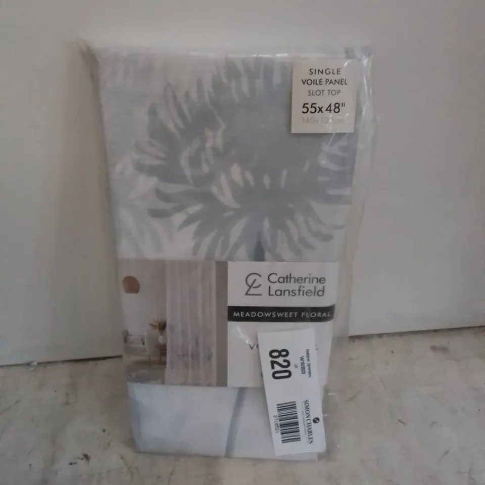 BAGGED MEADOWSWEET FLORAL TAB TOP VOILE CURTAIN // SIZE: 140 X 122CM 