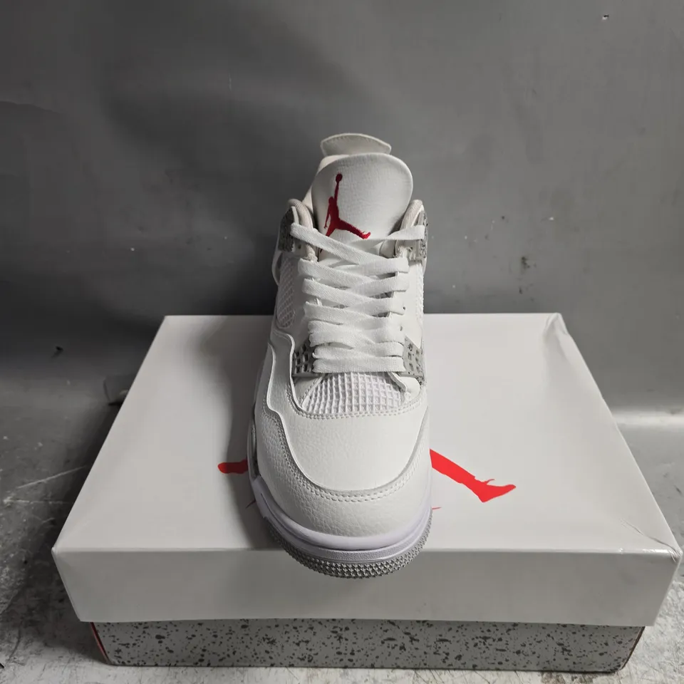BOXED PAIR OF NIKE JORDAN RETRO 4 TRAINERS IN WHITE - UK 10