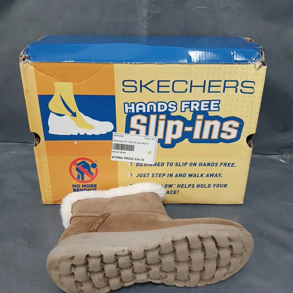 BOXED PAIR OF SKETCHERS ON THE GO JOY SLIP IN BOOTS CHESTNUT SIZE 4 