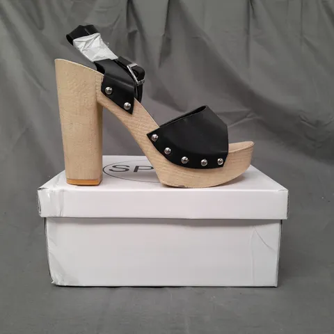 BOXED PAIR OF SPOT ON OPEN TOE HIGH BLOCK HEEL SANDALS IN BLACK SIZE 5